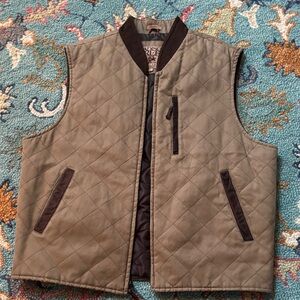 Men’s Madison Creek Outfitters Kennesaw CC Twill Vest tan